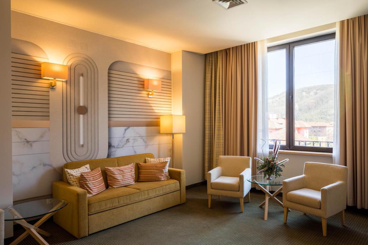 Hotel Rogge Решица Экстерьер фото