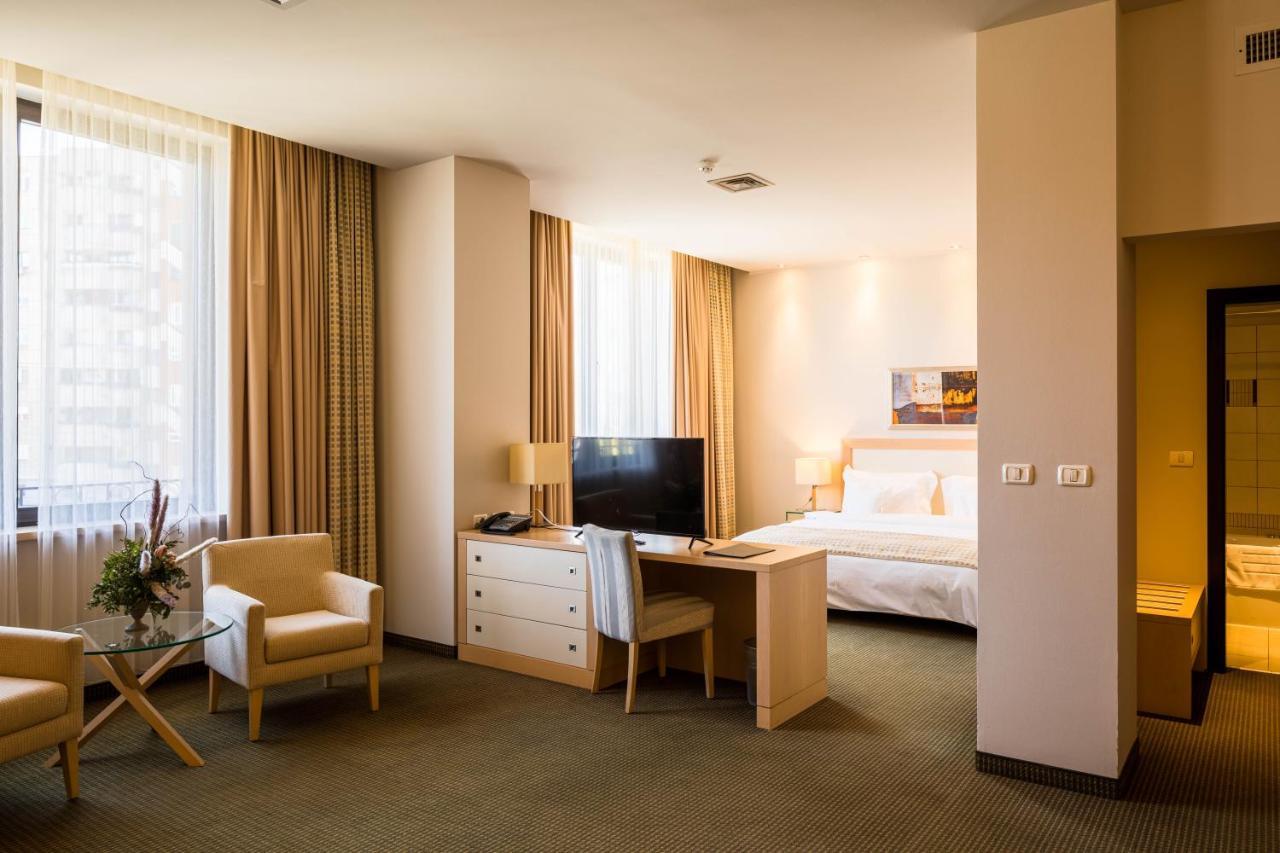 Hotel Rogge Решица Экстерьер фото