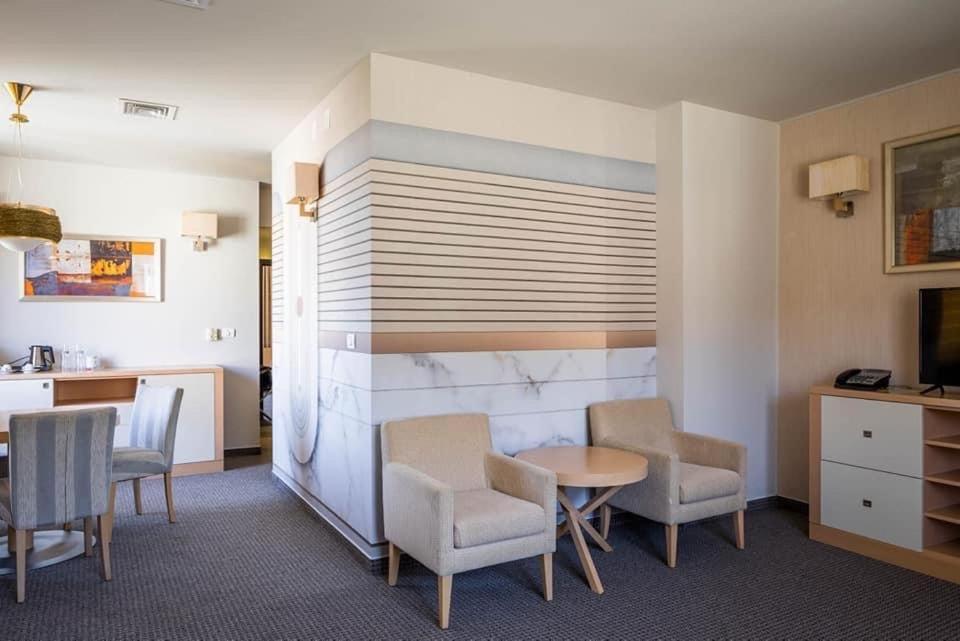Hotel Rogge Решица Экстерьер фото
