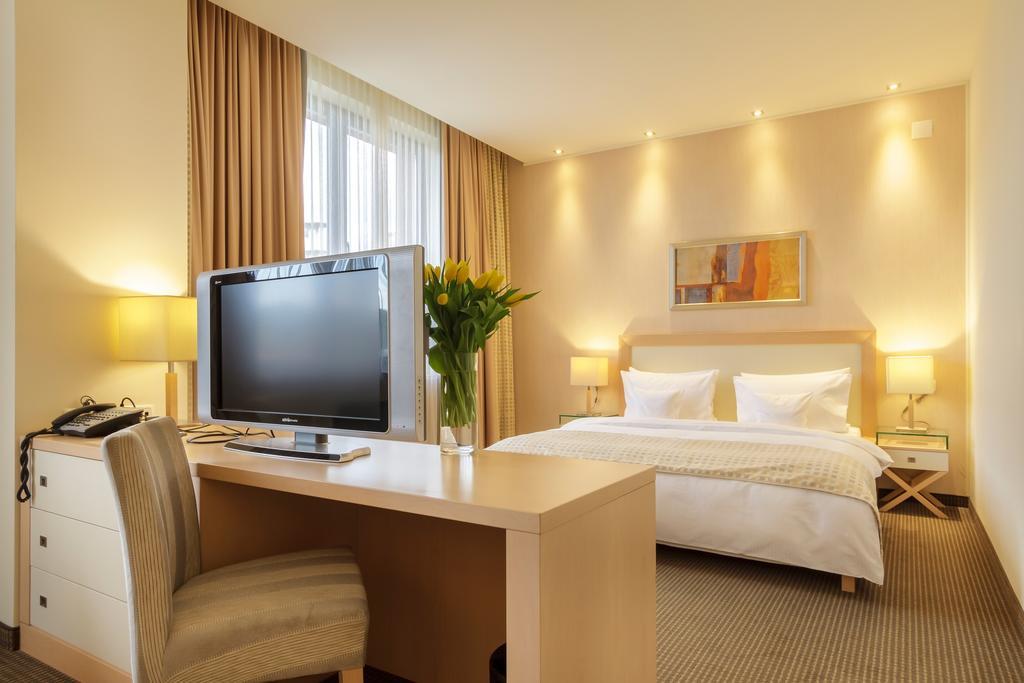Hotel Rogge Решица Экстерьер фото